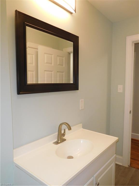 2126 Polo Road Winston-Salem, NC 27106 - Photo 22 of 33 Hall Bathroom has linen closet.