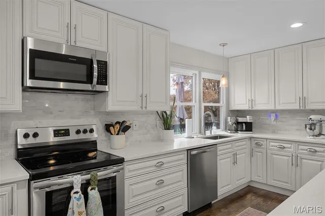 $5,000 | 12122 Royal Valley Drive, St. Louis, MO 63141