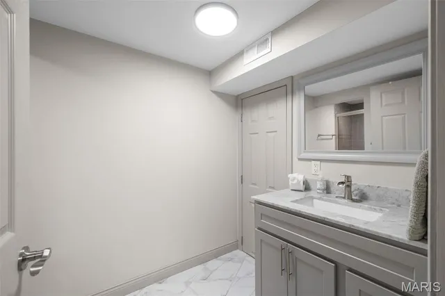 $5,000 | 12122 Royal Valley Drive, St. Louis, MO 63141