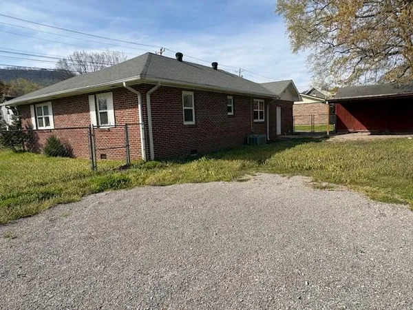 $249,900 | 202 Magnolia Avenue, Jasper, TN 37347