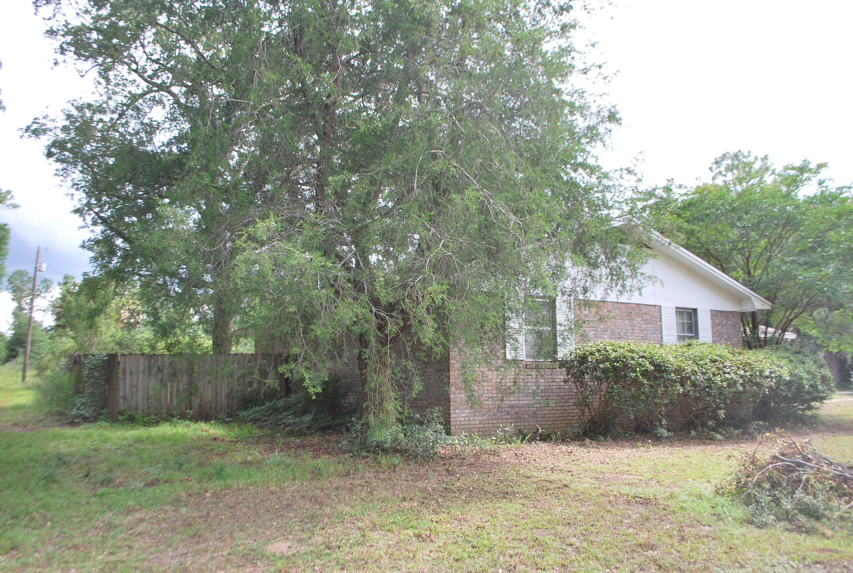 3602 Poverty Creek Road Crestview, FL 32539 - Photo 3 of 29 a view of backyard of house