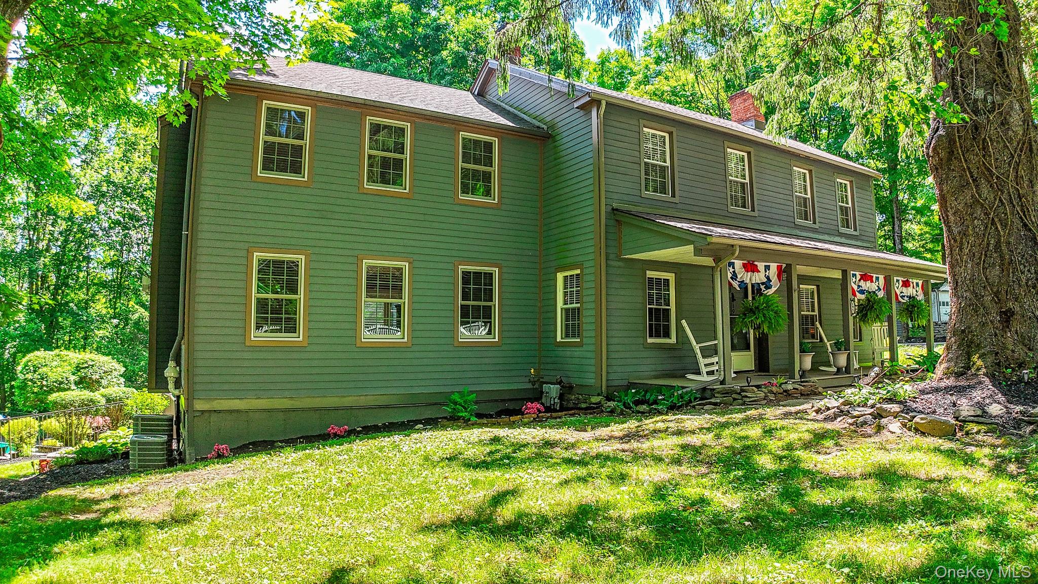 195 Pressler Road Wallkill, NY 12589 - Photo 3 of 47 Front of the house and side yard
