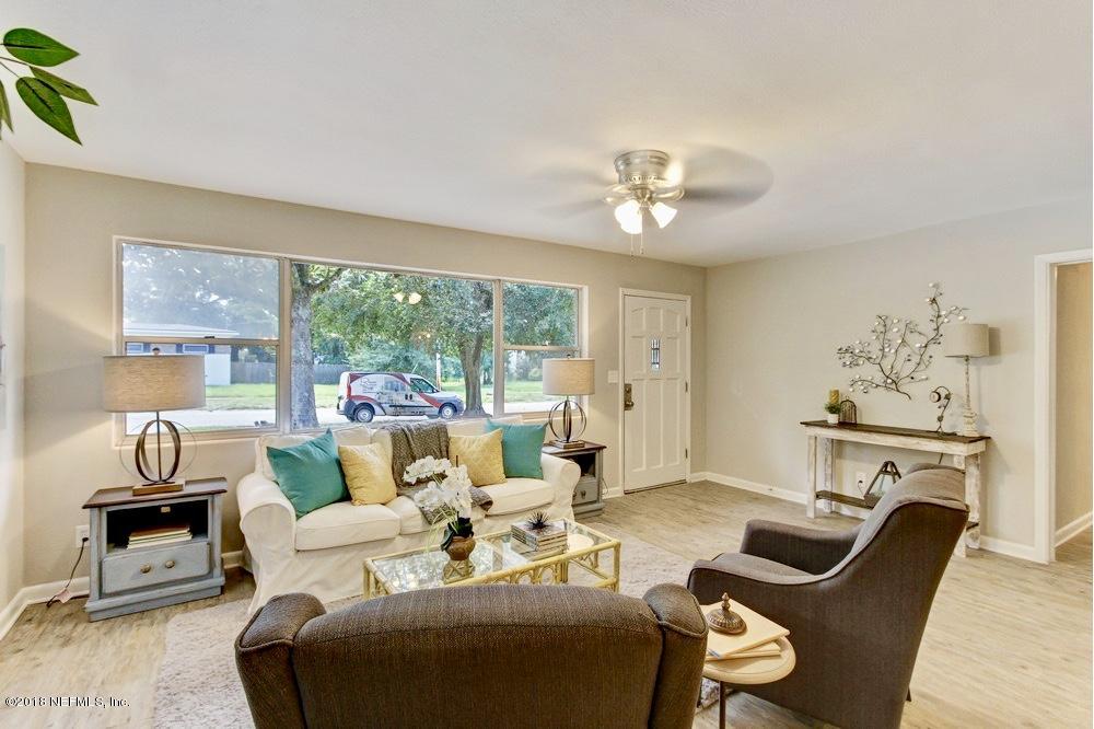 6815 Heidi Road Jacksonville, FL 32277 - Photo 4 of 36 a living room with furniture
