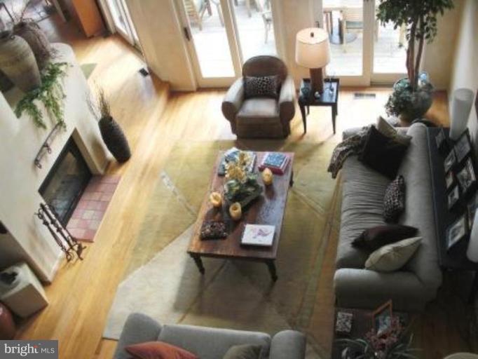 11575 Greenwich Point Road Reston, VA 20194 - Photo 16 of 23 Living Room #3