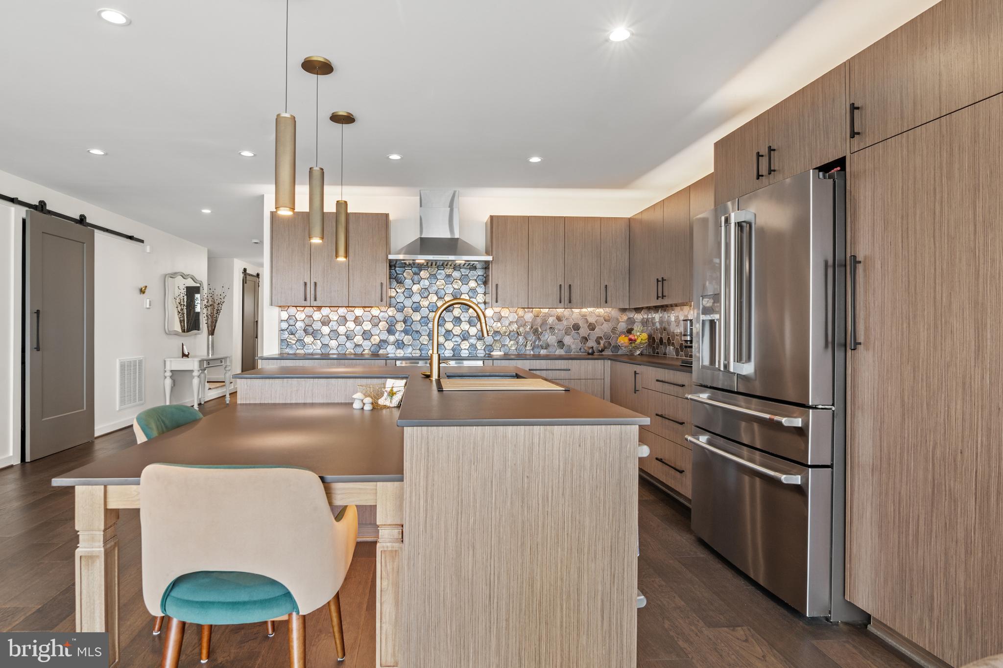 2724 Holly Beach Road Baltimore, MD 21221 - Photo 52 of 98 Island/breakfast bar