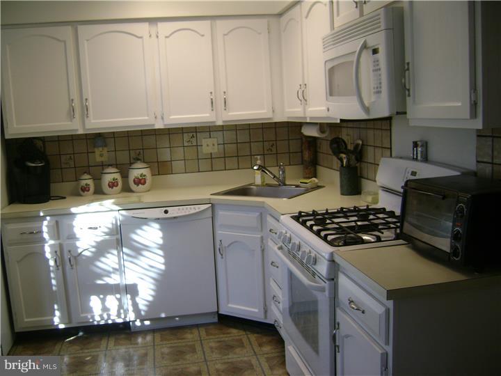 102 Farnwood Road Mount Laurel, NJ 08054 - Photo 3 of 21 Kitchen