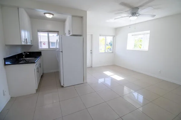 $1,575 | 1727 Liberty Street, Unit 12, Hollywood, FL 33020