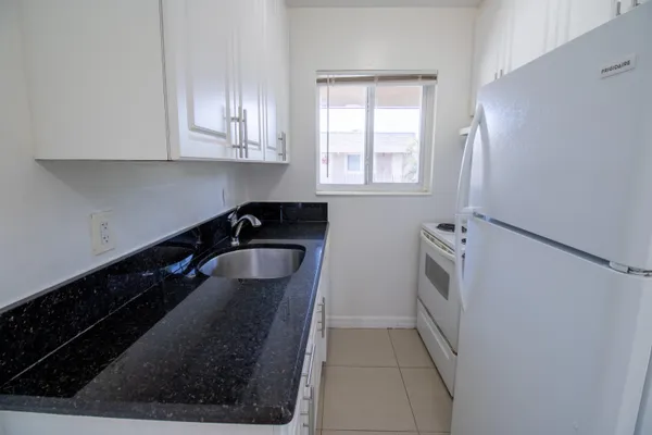 $1,575 | 1727 Liberty Street, Unit 12, Hollywood, FL 33020