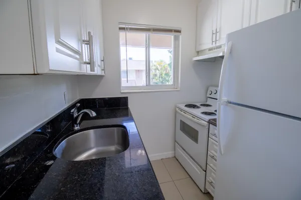 $1,575 | 1727 Liberty Street, Unit 12, Hollywood, FL 33020