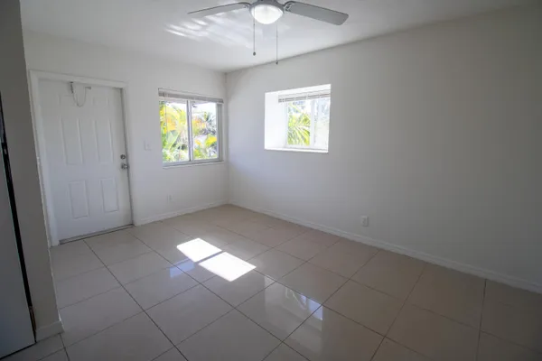 $1,575 | 1727 Liberty Street, Unit 12, Hollywood, FL 33020