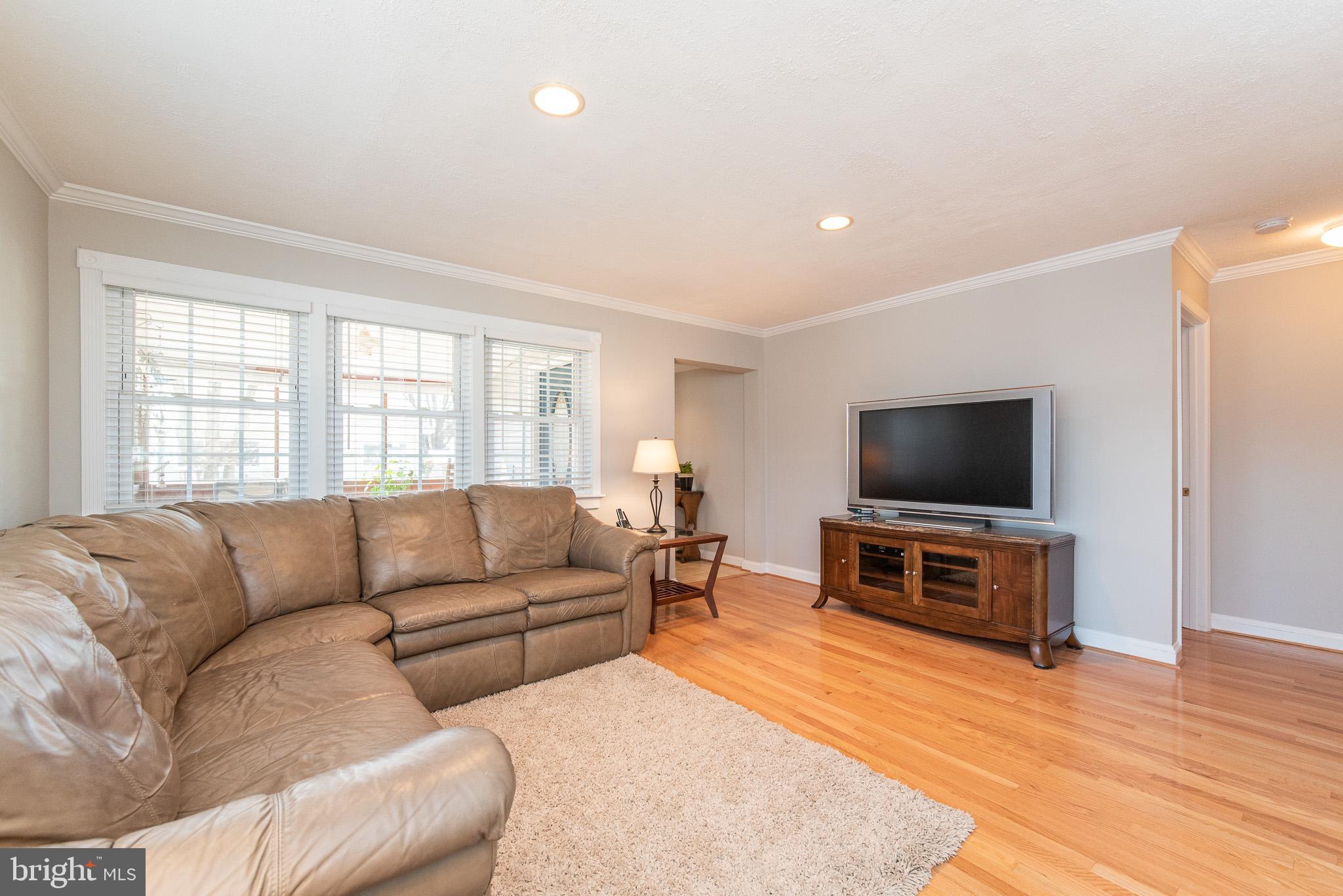 1210 2nd Road Middle River, MD 21220 - Photo 6 of 47 Living Room