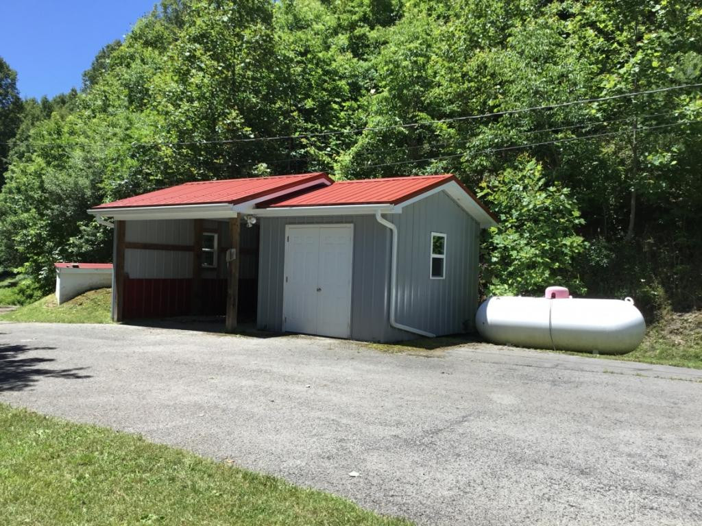 10339 Killen Hollow Road Pound, VA 24279 - Photo 4 of 30 WORKSHOP WITH ELECTRIC