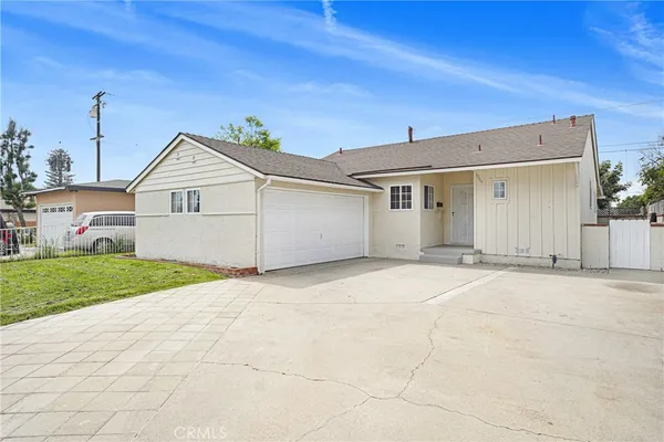 a view of a house with a yard and garage