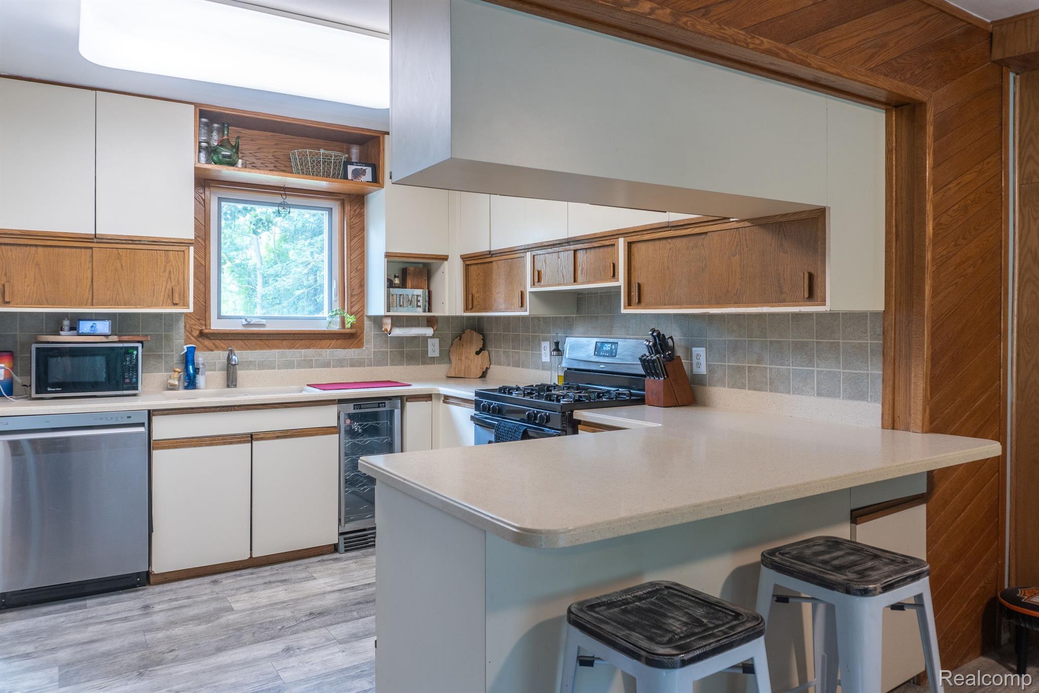 4080 England Beach Road White Lake, MI 48383 - Photo 4 of 59 Gallery Image 4
