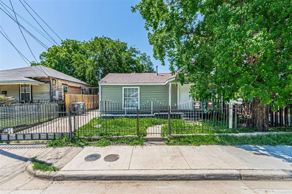 $1,590 | 1520 McBroom Street, Dallas, TX 75212
