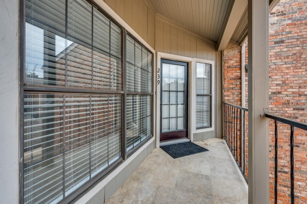 401 Pebble Way, Unit 239 Arlington, TX 76006 - Photo 2 of 13 Charming front entry.New Blinds throughout!