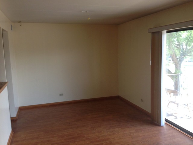 10944 Central Avenue, Unit 2A Chicago Ridge, IL 60415 - Photo 3 of 8 an empty room with a window