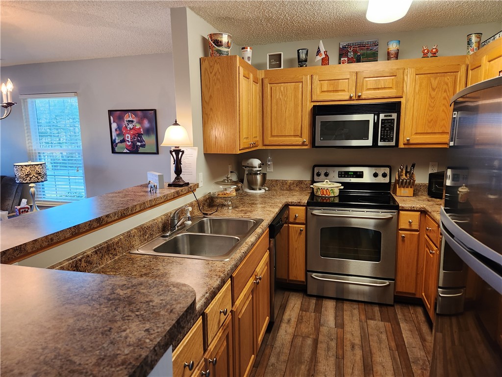 312 Killdevil Hill, Unit A Six Mile, SC 29682 - Photo 10 of 44 Great kitchen with lots of cabinet and counter spa