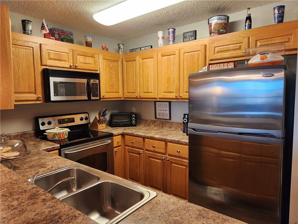 312 Killdevil Hill, Unit A Six Mile, SC 29682 - Photo 11 of 44 Sparkling clean kitchen and Stainless steel applia
