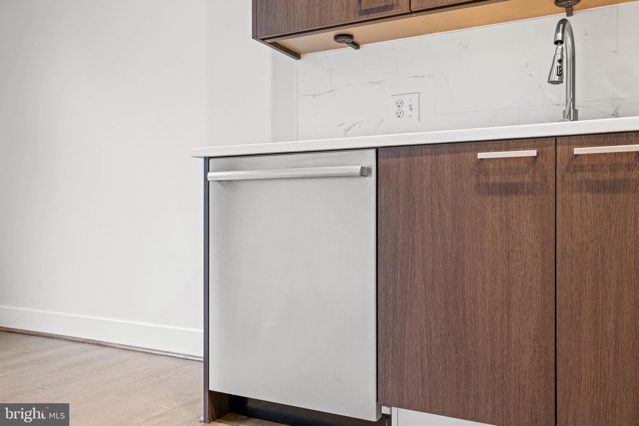 525 Water Street Southwest, Unit 207 Washington, DC 20024 - Photo 29 of 38 Kitchen Appliance