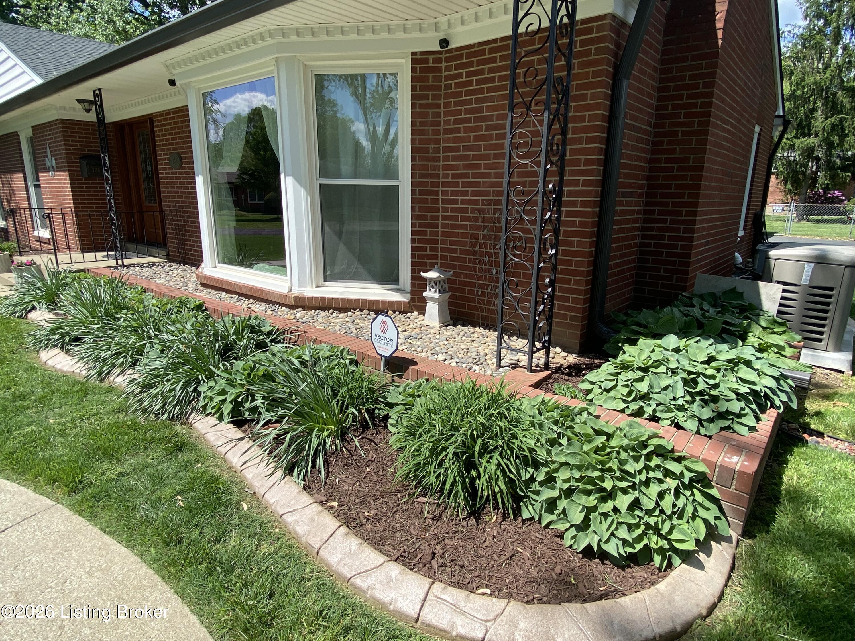 736 Wicklow Road Louisville, KY 40207 - Photo 8 of 59 IMG_2719