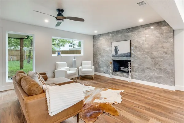 $489,900 | 5936 Spring Glen Drive, Dallas, TX 75232