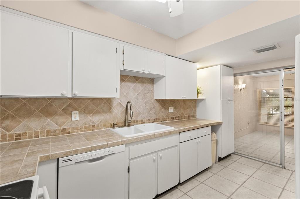 2101 Sunset Point Road, Unit 2703 Clearwater, FL 33765 - Photo 8 of 27 Gallery Image 8