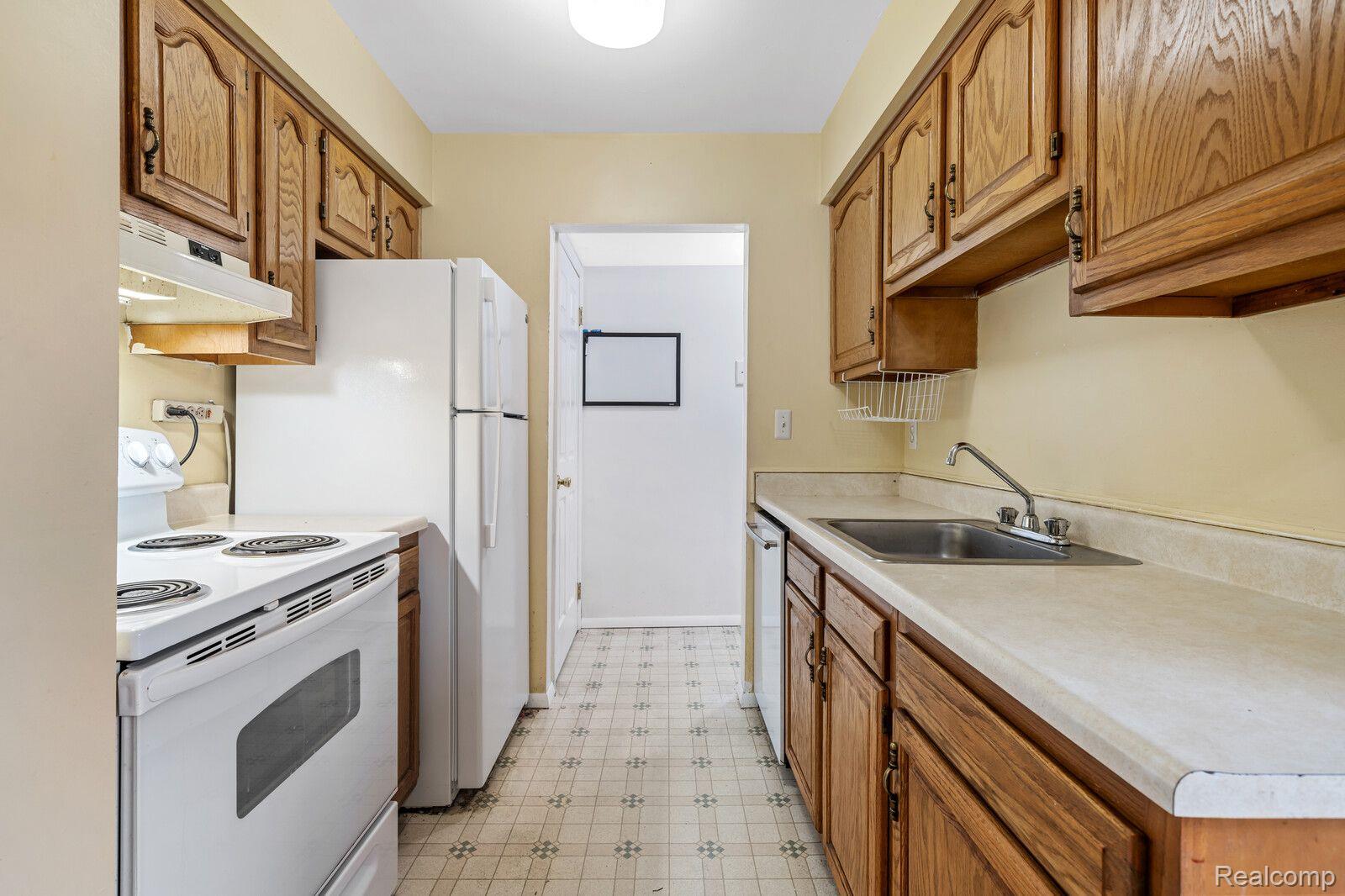 20251 15 Mile Road Clinton Township, MI 48035 - Photo 9 of 25 Gallery Image 9