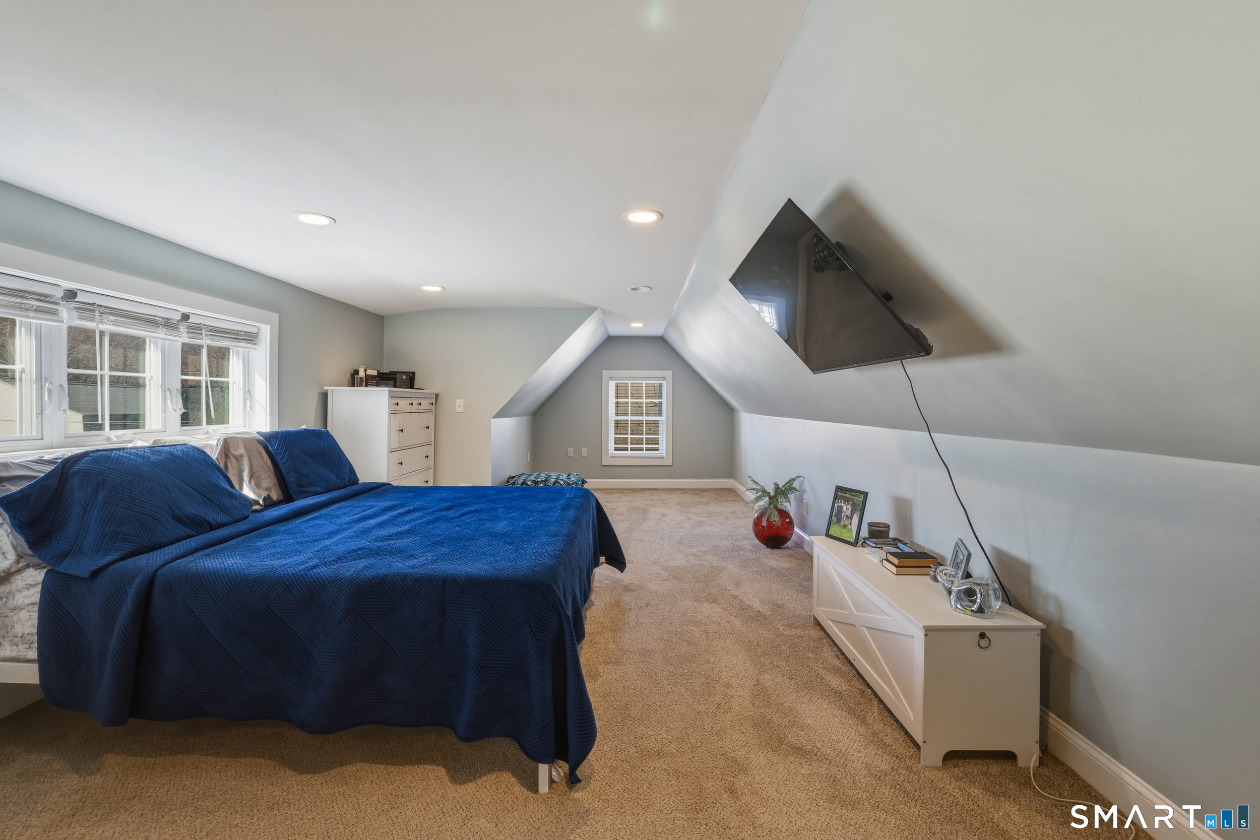 15 Cedar Avenue Wolcott, CT 06716 - Photo 19 of 31 a living room with furniture and window