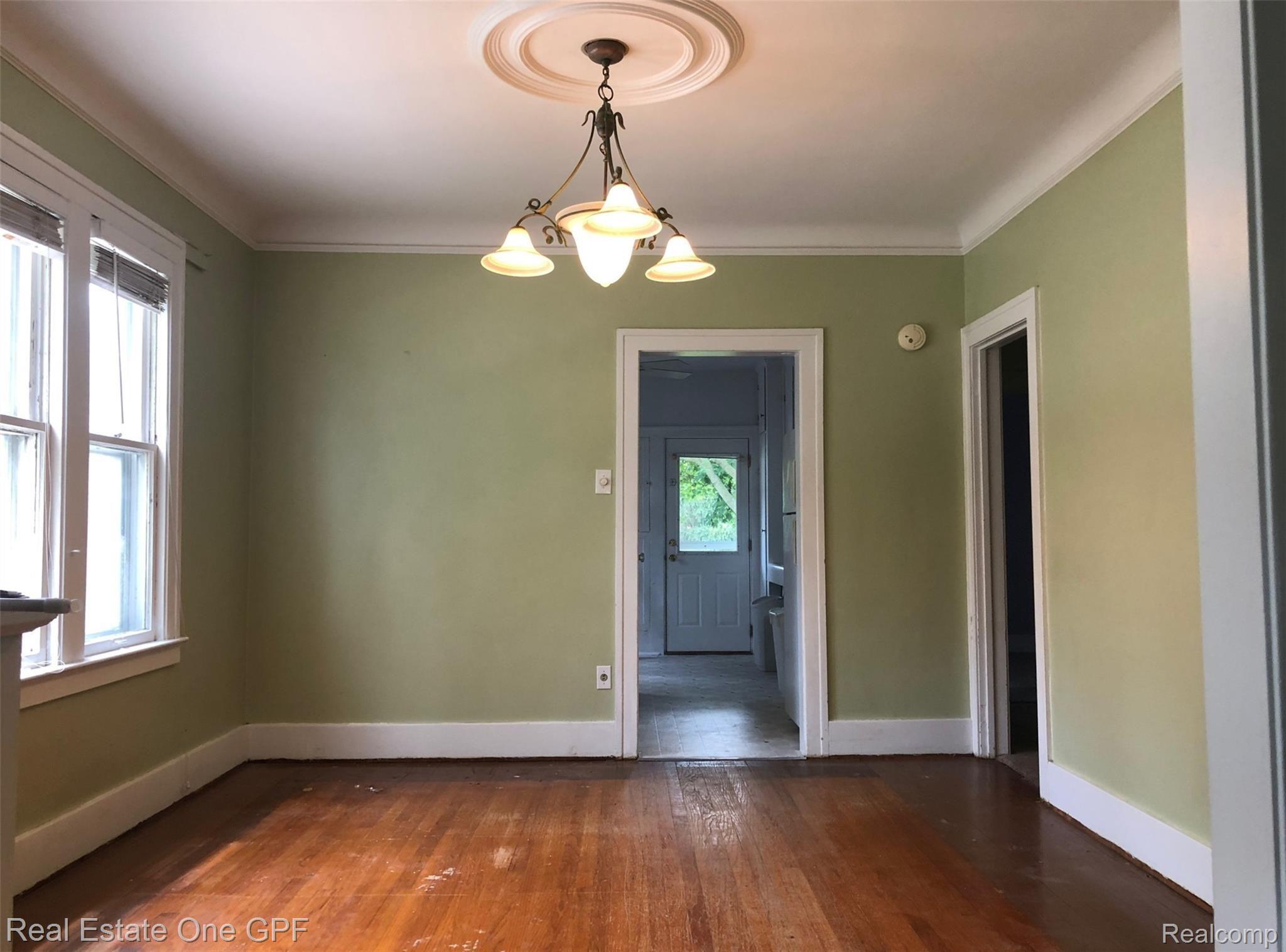 971 Fisher Road Grosse Pointe, MI 48230 - Photo 4 of 36 IMG-5940.jpg