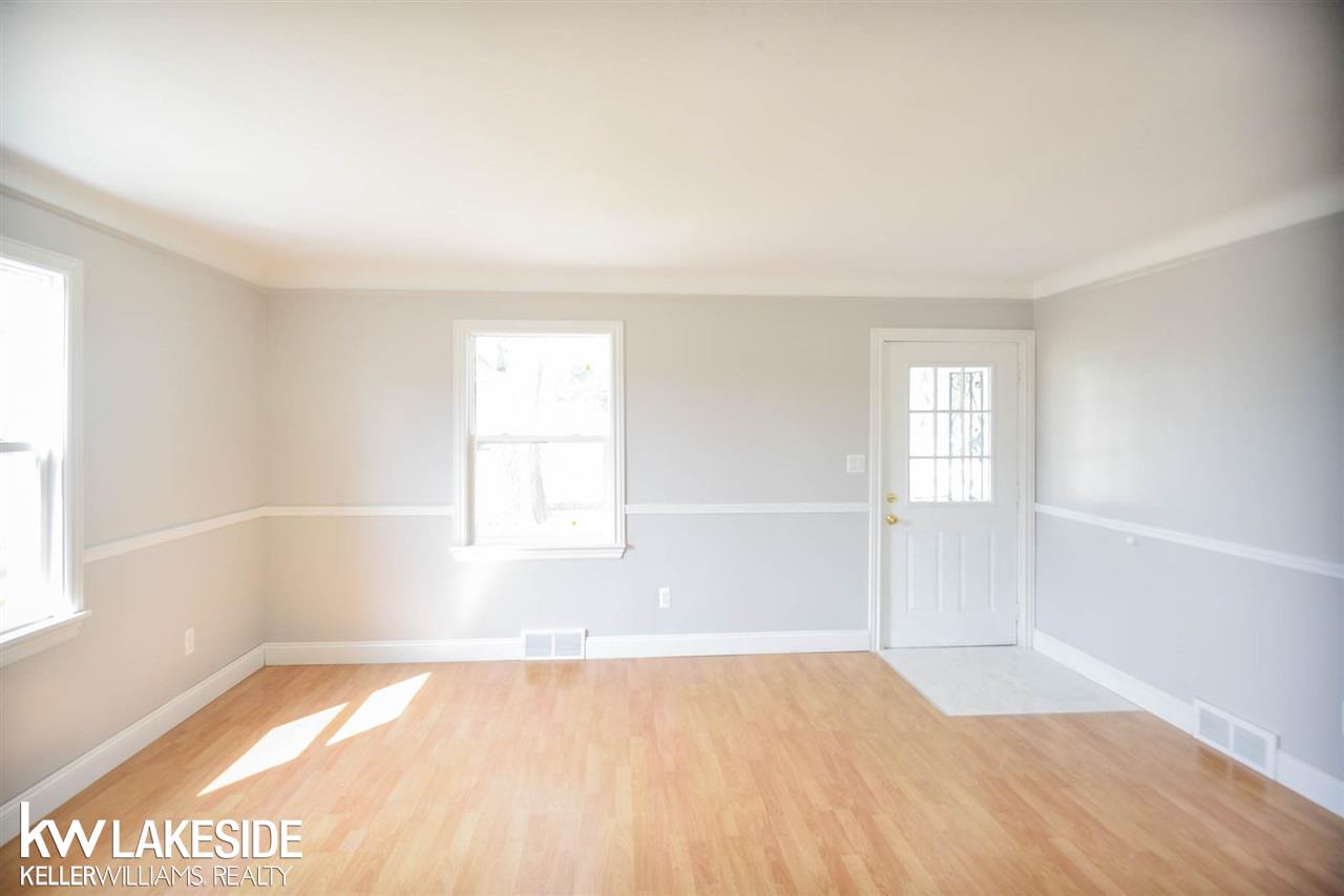 42100 Hayes Road Clinton Township, MI 48038 - Photo 5 of 22 50021897-4.JPG