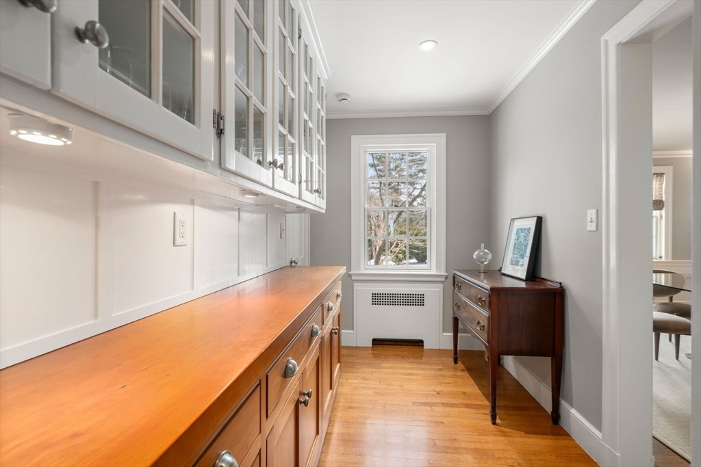 243 Ridgeway Road Weston, MA 02493 - Photo 13 of 36