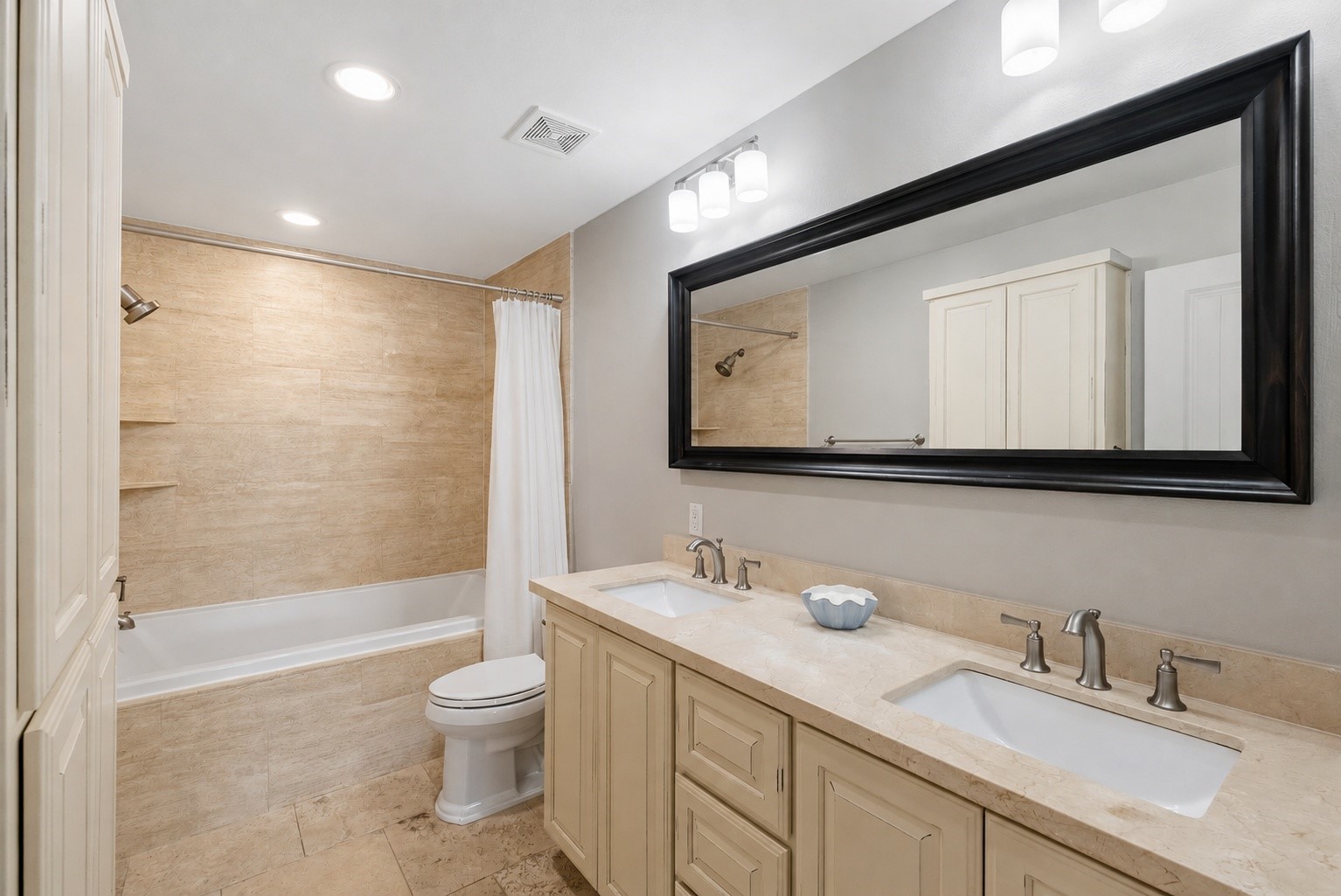 4733 Carleen Road Houston, TX 77092 - Photo 13 of 22 Dual vanities and extensive counter space bring both function and everyday ease to the primary bathroom.