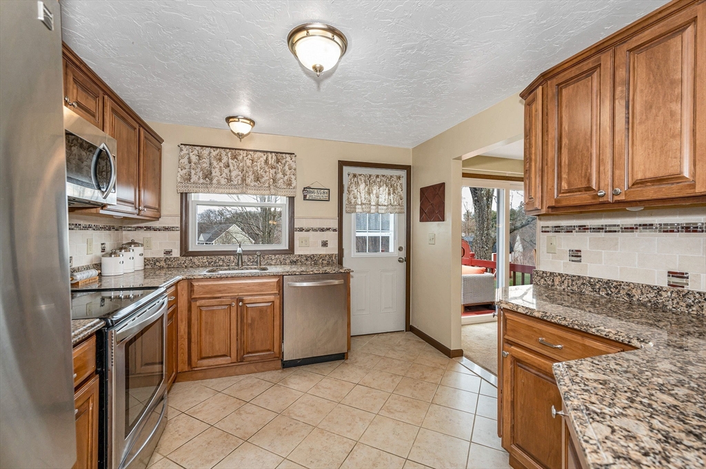 9 Zina Road Hudson, MA 01749 - Photo 4 of 42 Gallery Image 4