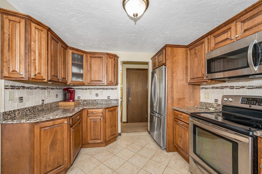9 Zina Road Hudson, MA 01749 - Photo 5 of 42 Gallery Image 5