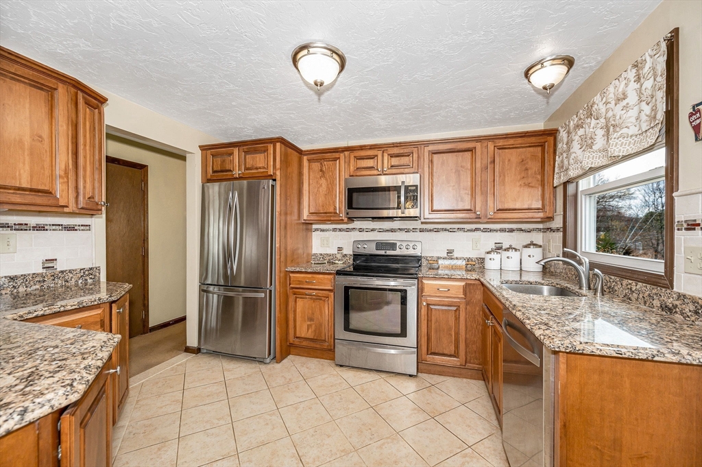 9 Zina Road Hudson, MA 01749 - Photo 6 of 42 Gallery Image 6