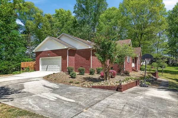 $569,500 | 229 Hickory Boulevard, McMinnville, TN 37110