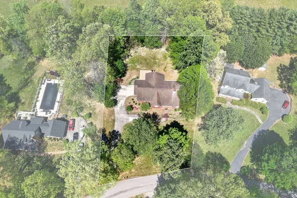 $569,500 | 229 Hickory Boulevard, McMinnville, TN 37110