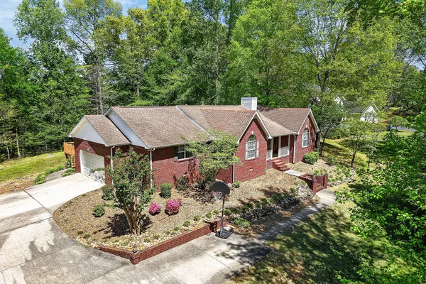 $569,500 | 229 Hickory Boulevard, McMinnville, TN 37110