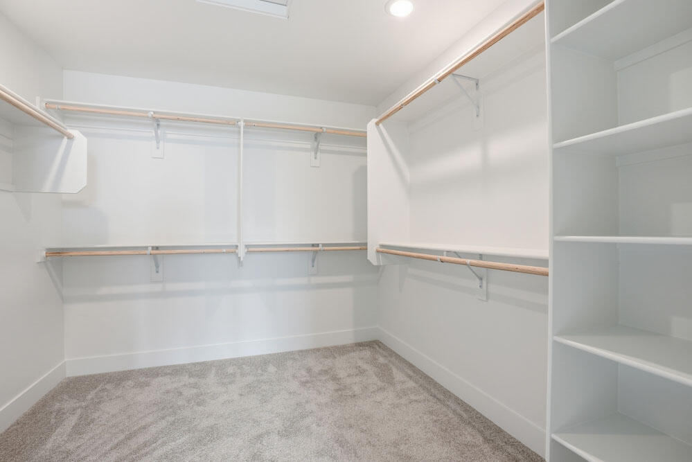 60943 Southeast Apollo Place Bend, OR 97702 - Photo 11 of 21 Large walk in Closet