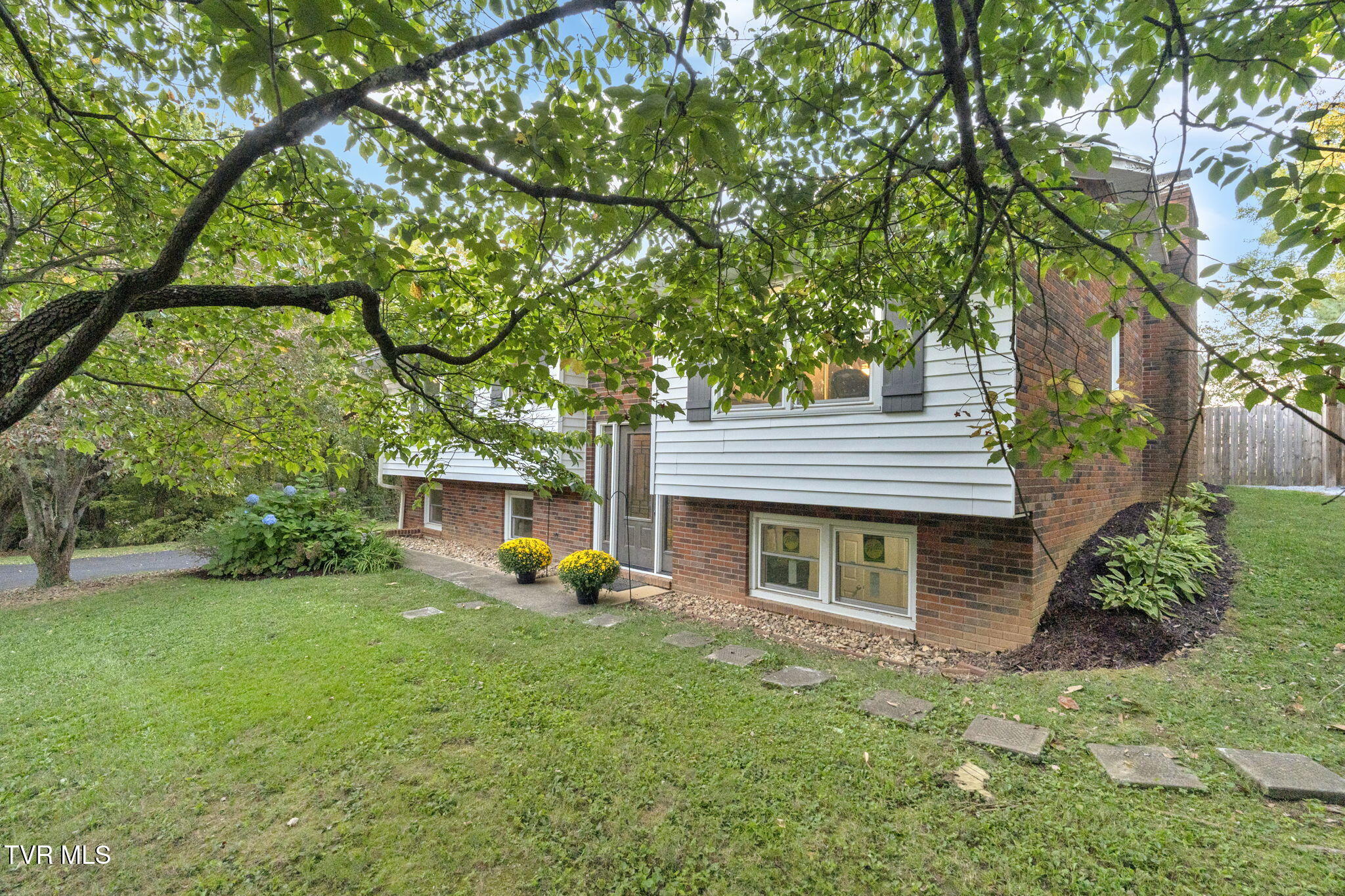 222 Roy Martin Road Gray, TN 37615 - Photo 6 of 72 3-web-or-mls-DSC07917