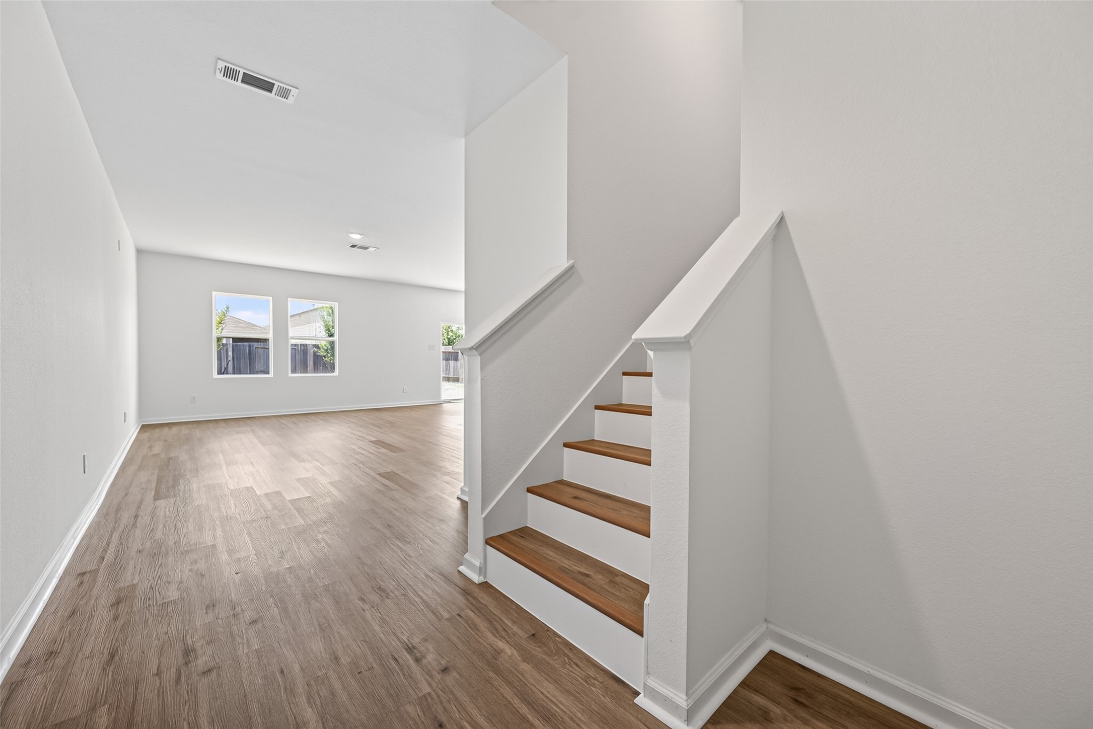 654 Amesbury Road Montgomery, TX 77316 - Photo 9 of 47 Gallery Image 9