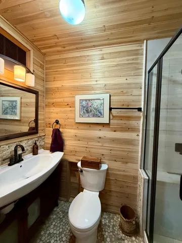 $429,000 | 6443 H C Andersen Alle, Askov, MN 55704