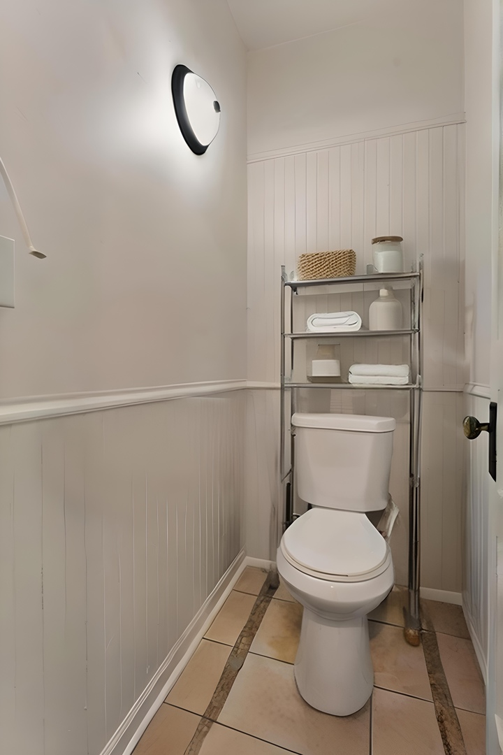 1132 East 44th Street Chicago, IL 60653 - Photo 9 of 23 a bathroom with a toilet and a vanity
