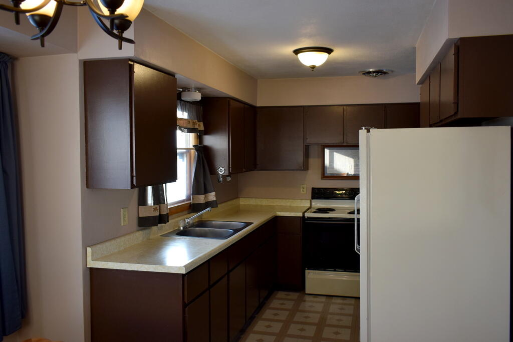 526 Winnebago Street La Crosse, WI 54601 - Photo 5 of 12 Kitchen