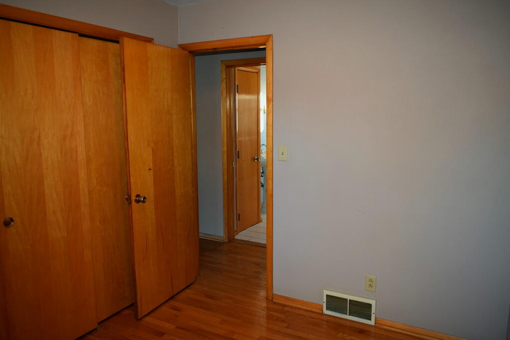 526 Winnebago Street La Crosse, WI 54601 - Photo 10 of 12 Bedroom 2