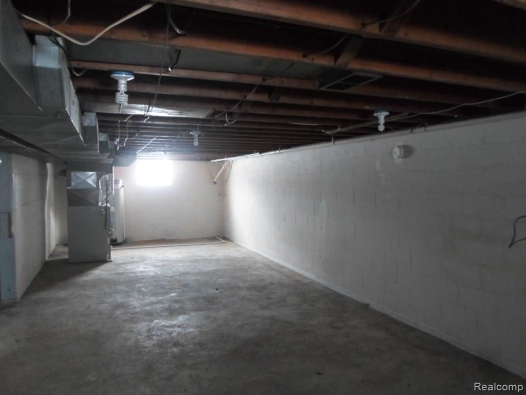 2397 Belsay Road Burton, MI 48519 - Photo 23 of 33 SAM_3135.jpg