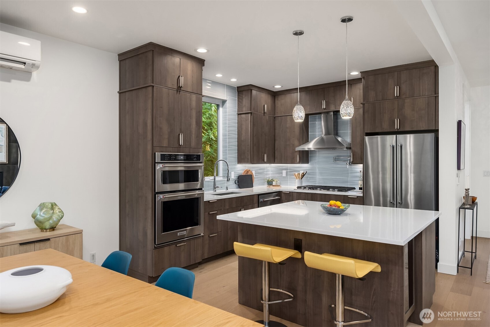 13532 Phelps Road Northeast Bainbridge Island, WA 98110 - Photo 9 of 35 a kitchen with a table chairs and refrigerator