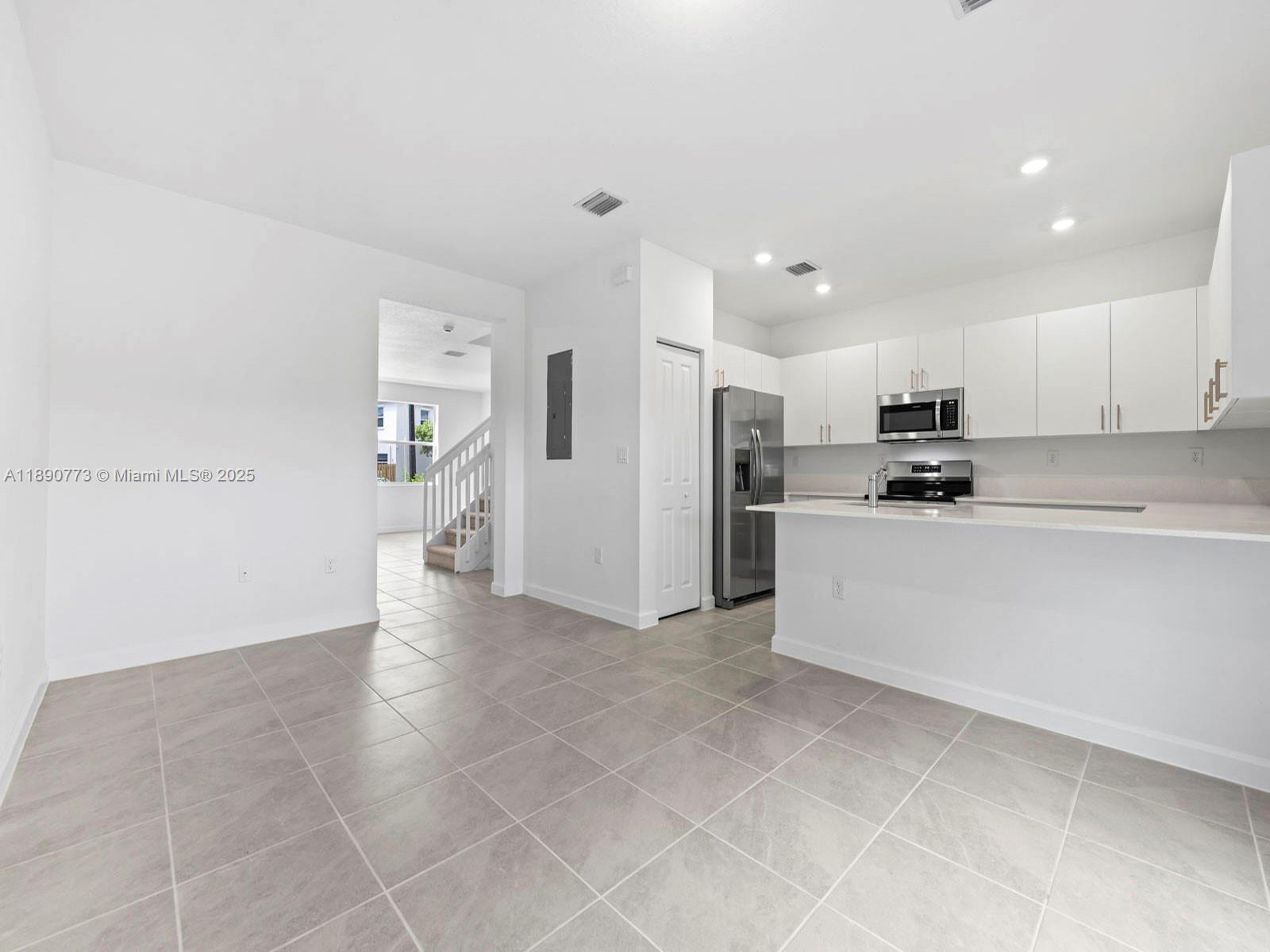 1525 Southeast 27th Street Homestead, FL 33035 - Photo 6 of 9 a view of a kitchen with an oven