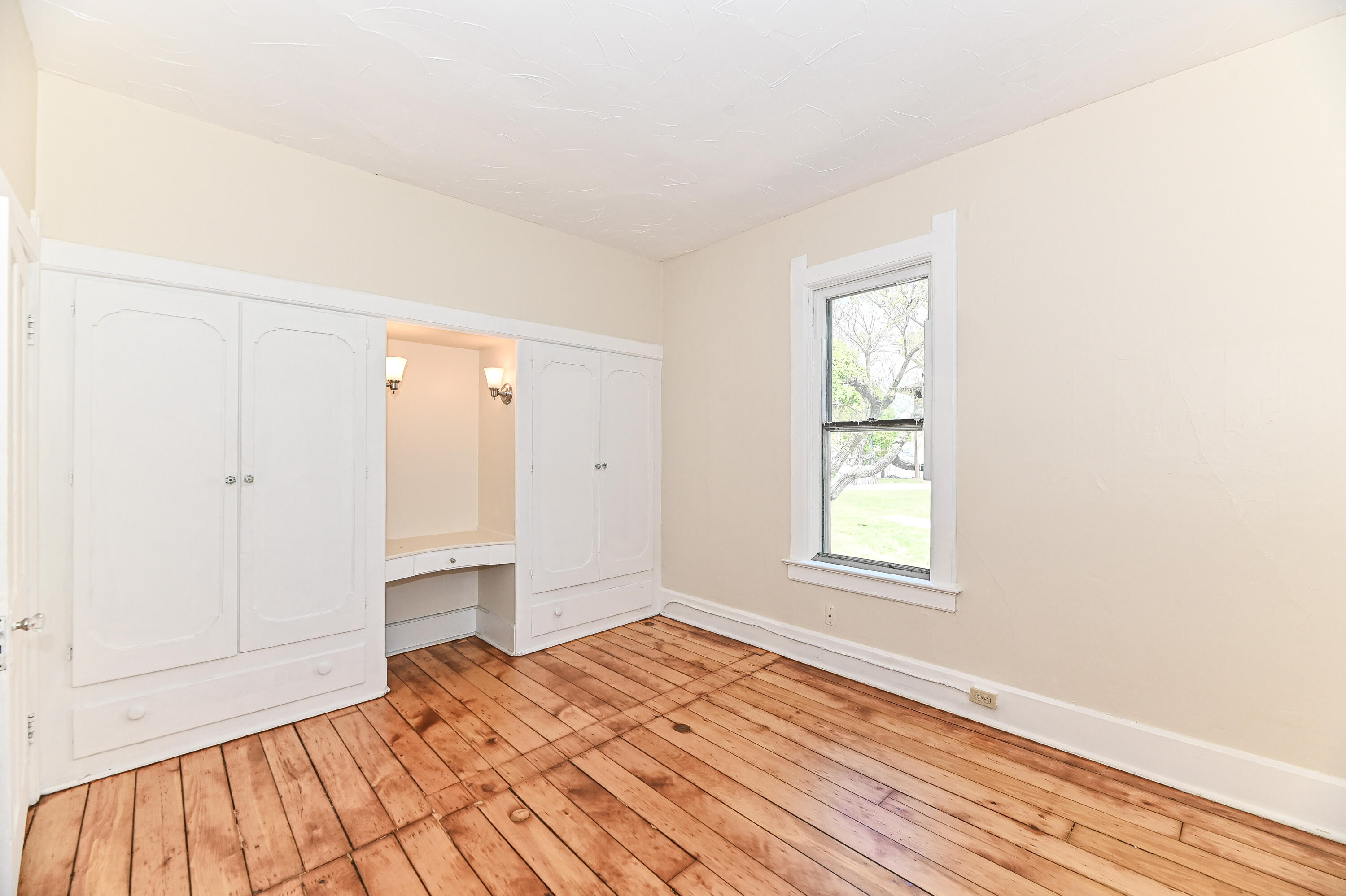 3270 South 92nd Street Milwaukee, WI 53227 - Photo 13 of 30 BR